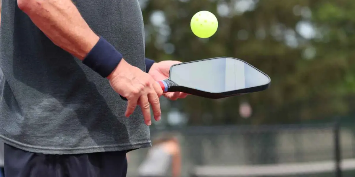 How to Hold Pickleball Paddle